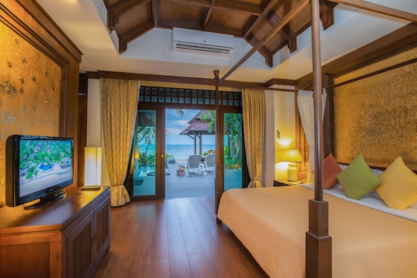 Beachfront Pool Villa Suite